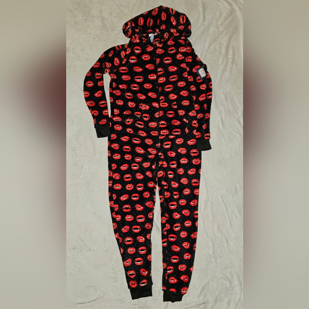 Pillow Talk Halloween Vampire Fangs Pajama Onesie Womens Medium